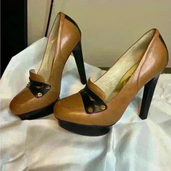 Michael Kors 2-tone platform heels - Picture 3 of 7